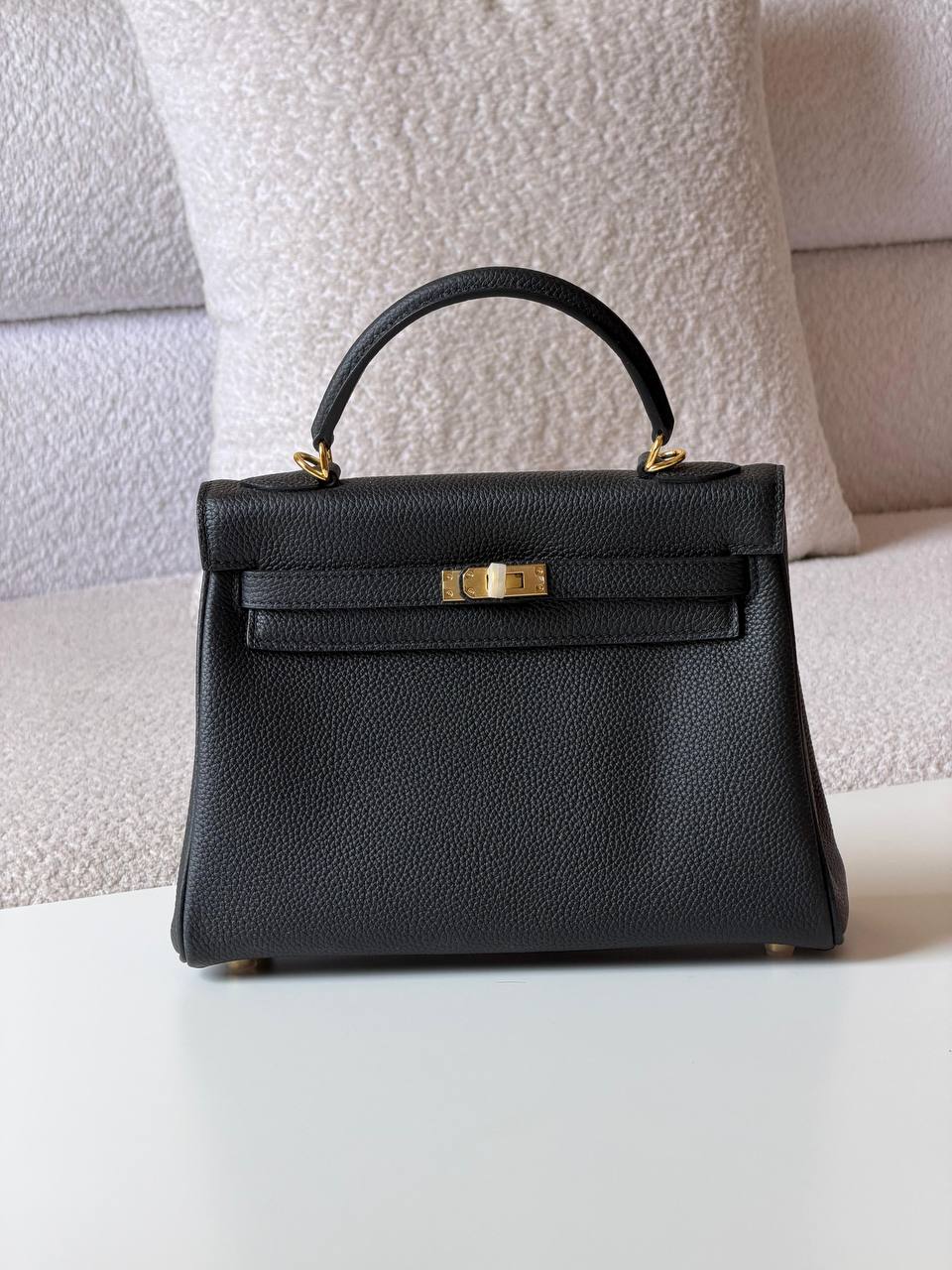 Hermes
kelly 25 cm💥Master quality ✅with box📦
440 dhs✅

Zain52
♥️♥️♥️