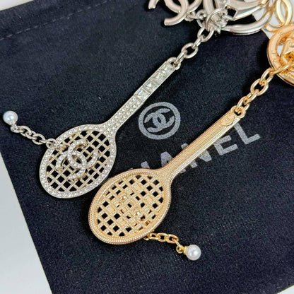 KEYCHAINS
CHANEL & LV 
60 dhs🪙🖤
With MASTER BOX 📦

Zain263
♥️♥️♥️