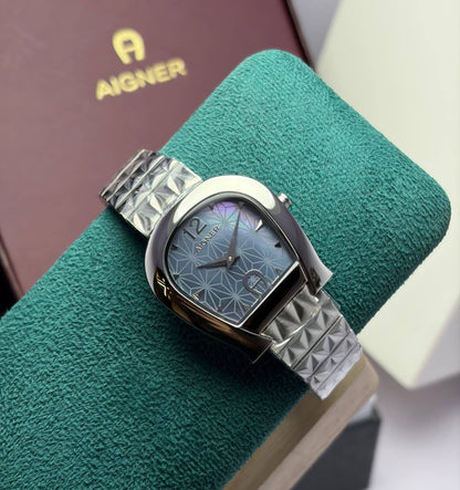 Aigner watch for ladies good quality 
260 dhs✅

Zain59
♥️♥️♥️