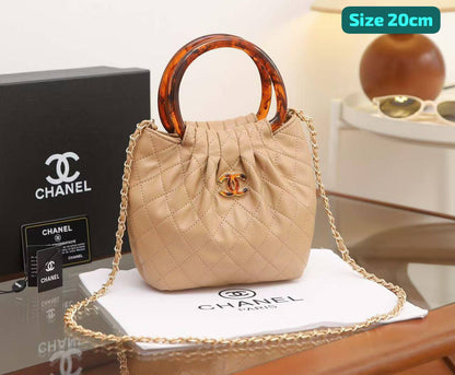 Chanel
Good quality 

with box 🎁🎁🎁

100 dhs✅

Zain186
♥️♥️♥️