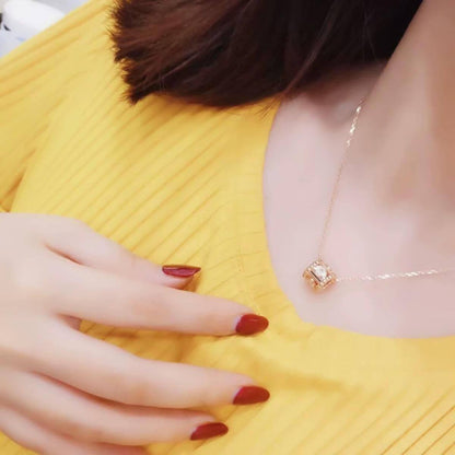 VCA ❤️‍🔥*
Necklace 🌸
Master quality 💯
With normal boxes 🗃️ 
50 dhs🪙🌨️
With master box 📦 
85 dhs🪙🌨️

Zain216
♥️♥️♥️