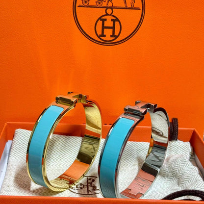 Hermes ❤️‍🔥*
Bangle 💥
Master quality 💯
Size 17,19 available 💁
With normal boxes 📦 
45 dhs🪙🌨️
With master box 🗃️ 
60 dhs🪙🌨️

Zain216
♥️♥️♥️
