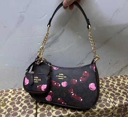 Coach

with box
🎁🎁🎁

95 dhs🪙🌨️

Zain143
♥️♥️♥️