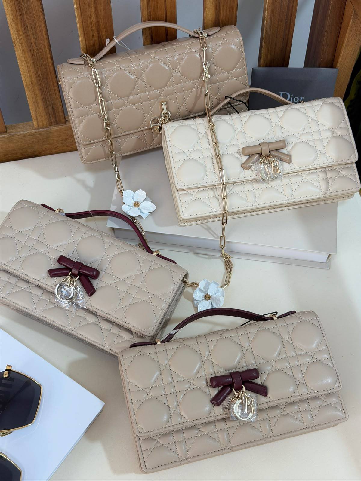 DIOR💫
Super Master Quality ⚡️
Original Packing 🎁
Size 21CM📏

For Price 👇 WhatsApp✅
0568585901 
0507557372
0552275751 Owner Zain 👌

Zain321
♥️♥️♥️