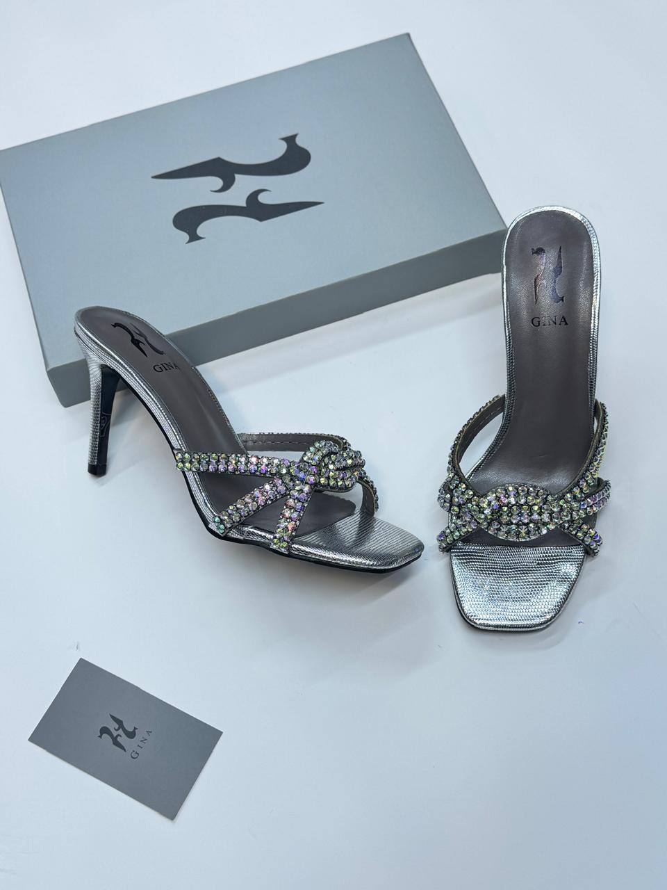 GINA
Size 36-41
115 dhs🪙💕

Zain21
♥️♥️♥️