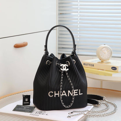 Chanel

With box 
 🎁🎁🎁

110 dhs💓

Zain136
♥️♥️♥️