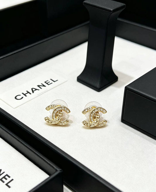 CHANEL ❤️‍🔥*
Earring 🦋
Master quality 💯
With normal boxes 📦 
45 dhs✅
With master box 🗃️ 
75 dhs✅

Zain216
♥️♥️♥️