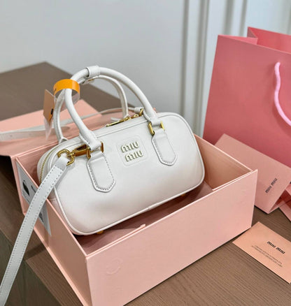 MIU MIU 

NEW CAME 
HIGH QUALITY 
WITH BOX 

120 dhs🇦🇪🇦🇪

Zain295
♥️♥️♥️