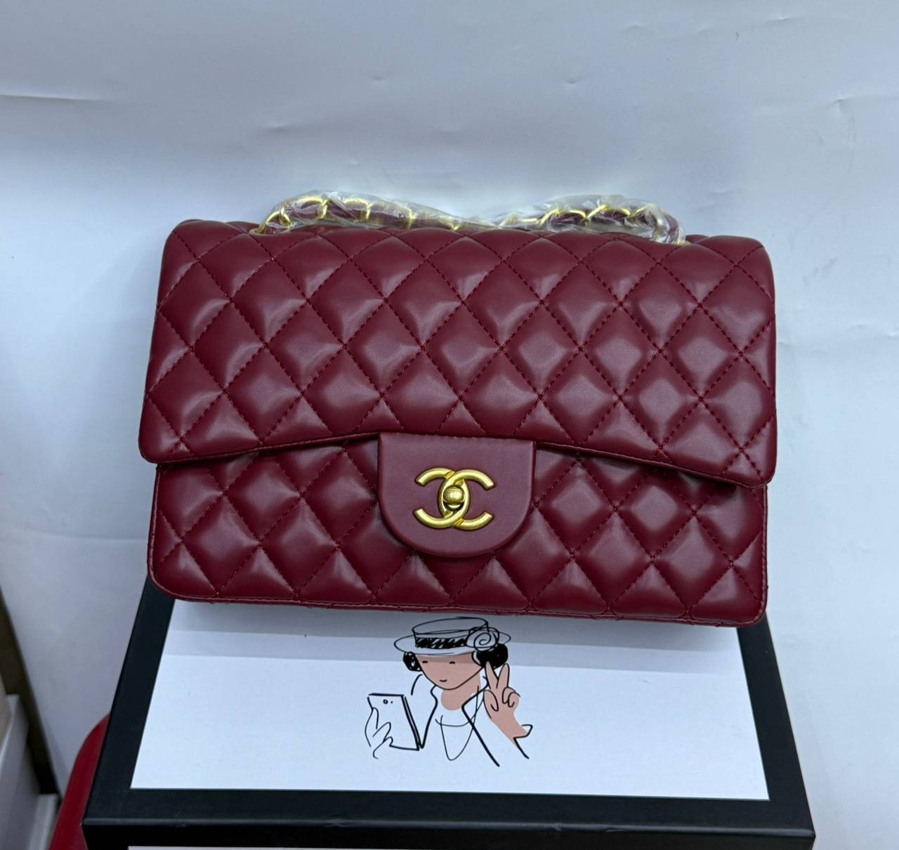 Chanel 
New arrival 
Size 25cm
110 dhs💓
With box 📦

Zain70
♥️♥️♥️