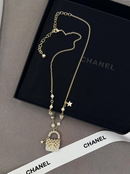 *CHANEL* 🤍
↗️ *Super Master Quality ®️*
* *New Collection*
* Necklace, Earrings & Brooch
*With Normal Box*
Full Set with *Normal* Box
 *365 dhs❣️*
Full set with *Original* Box
 *310 dhs❣️*

Zain209
♥️♥️♥️