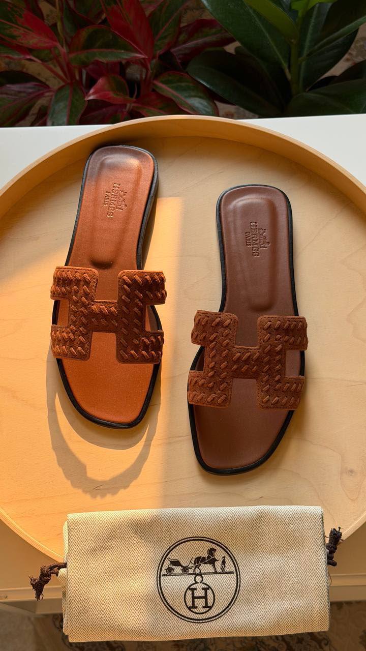 Hermes

Available

Master quality 
Size: 36 to 41 

430 dhs🇦🇪🇦🇪

Zain318
♥️♥️♥️