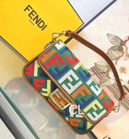 💝Fendi Baguette
1️⃣ First quality +box🎁 
Size : 26 *15 cm
95 dhs🪙🌨️

with box 🎁

Zain115
♥️♥️♥️