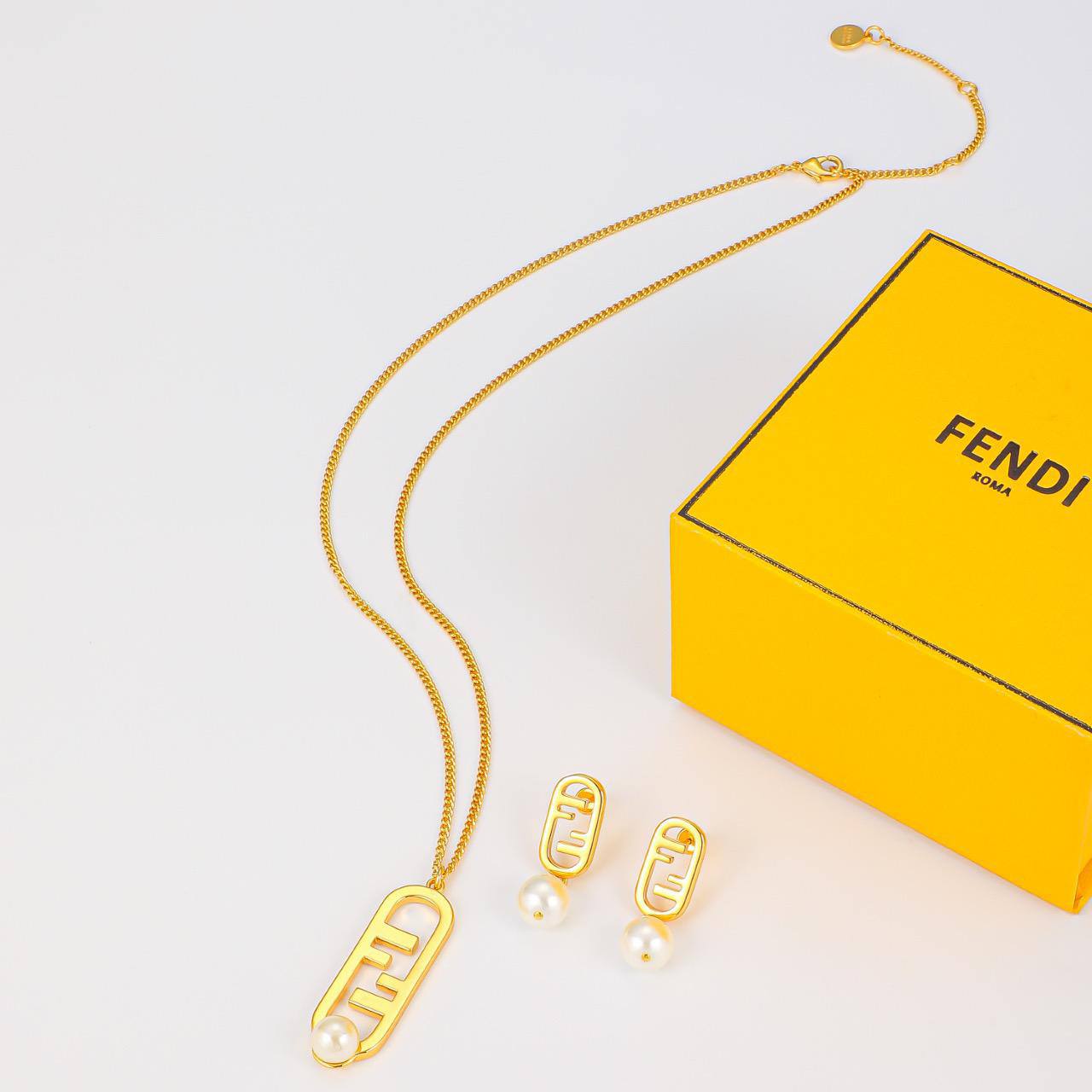 *Cartier & Fendi Set* 💫
  _*NECKLACE*_📿
  _*EARRING*_    💎
   *95* AED
    _EACH_
    *WITH*
   *Box*📦
🎁🎁🎁

Zain89
♥️♥️♥️