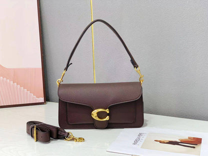 Coach
 with box
🎁🎁🎁

size :26×14.5×8  
100 dhs❣️

Zain114
♥️♥️♥️