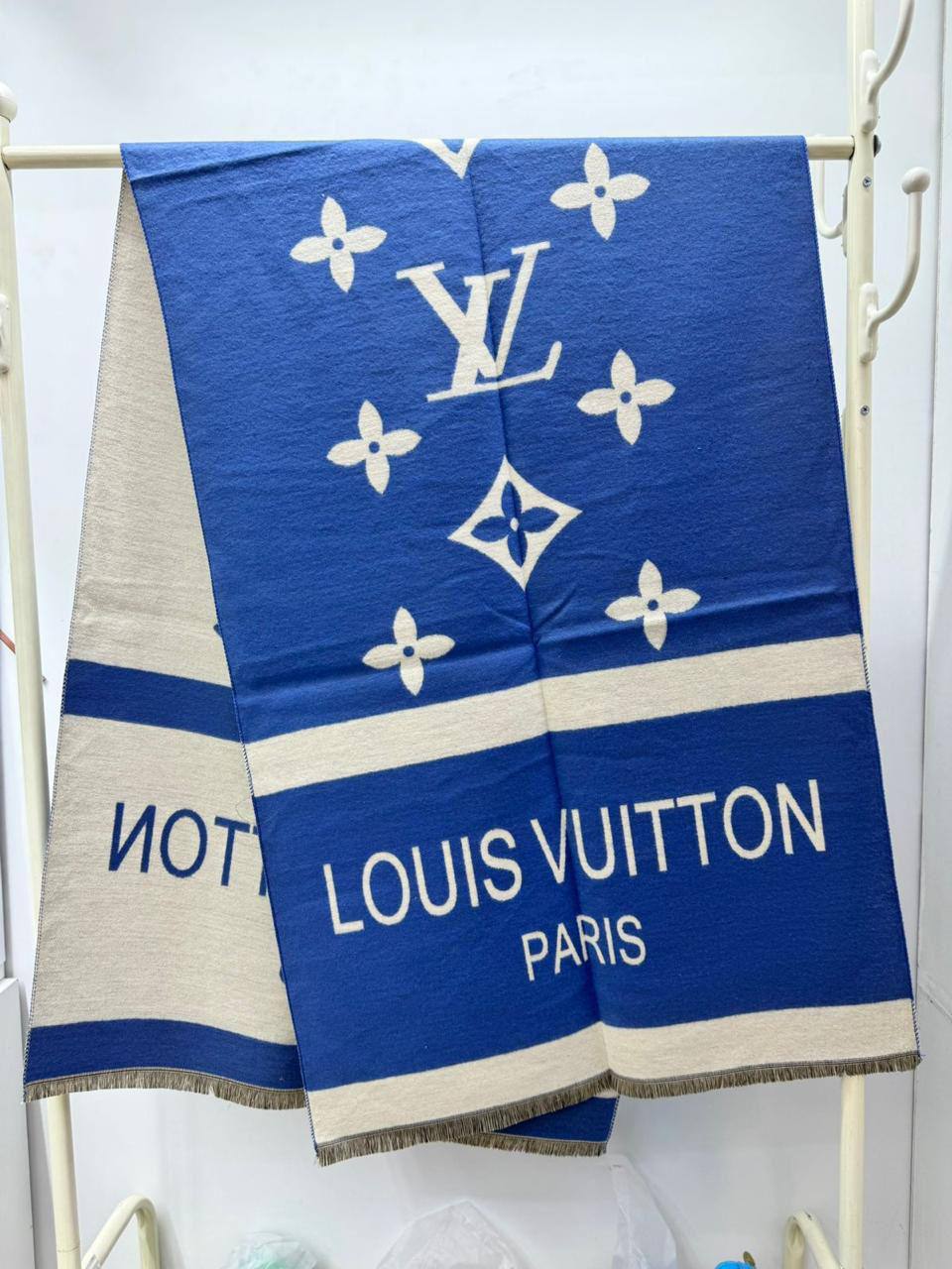 Brand Shawl / Scarf 

Good quality

Size:  180 * 68 cm
45 dhs🪙🌨️

Zain115
♥️♥️♥️