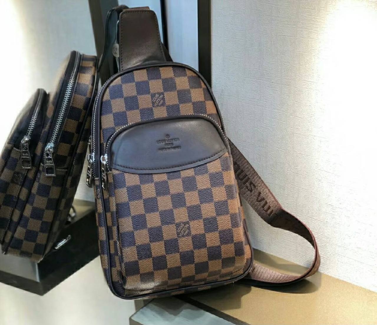 Chest bag unisex new came good quality 

with box 
🎁🎁🎁

95 dhs✅

Zain295
♥️♥️♥️