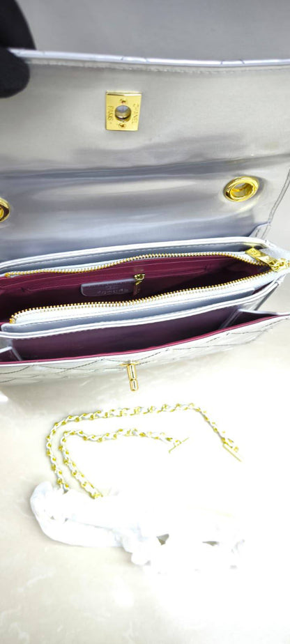 Chanel 
with box 
120 dhs✅

Zain215
♥️♥️♥️
