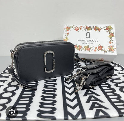 Marc Jacobs

withbox 
🎁🎁🎁

95 dhs💓

Zain143
♥️♥️♥️