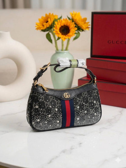 GUCCI 
PREMIUM QUALITY 💯
160 dhs✅
WITH BOX 📦

Zain28
♥️♥️♥️