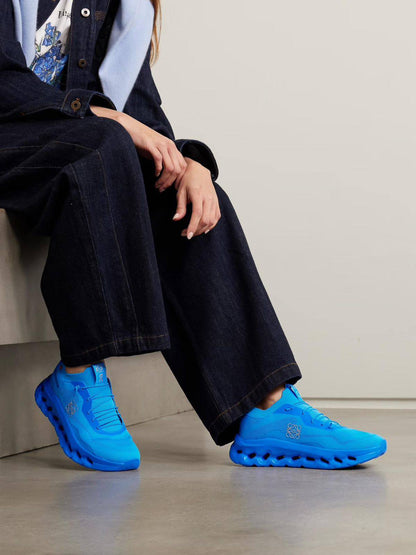 On Running Cloudtilt LOEWE Electric Blue ，
Size 36-45，
240 dhs🗽

Zain18
♥️♥️♥️