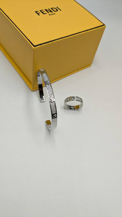 Fendi
*Master Quality* 
*Bracelet & F.ring*
130 dhs🇦🇪🇦🇪 with Normal Box 🎁
200 dhs🇦🇪🇦🇪 with Master Box 🎁

Zain210
♥️♥️♥️