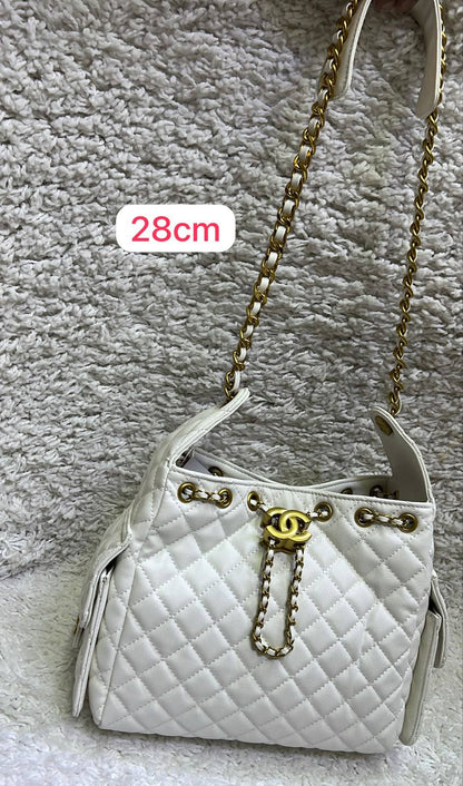 Chanel 
28cm 
with box 
120 dhs✅

Zain168
♥️♥️♥️