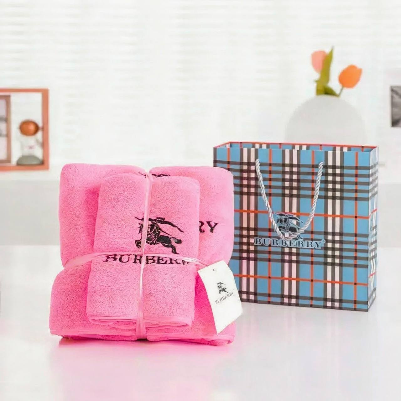 Towel new came good quality 
with paper bag 
45 dhs🇦🇪🇦🇪

Zain39
♥️♥️♥️