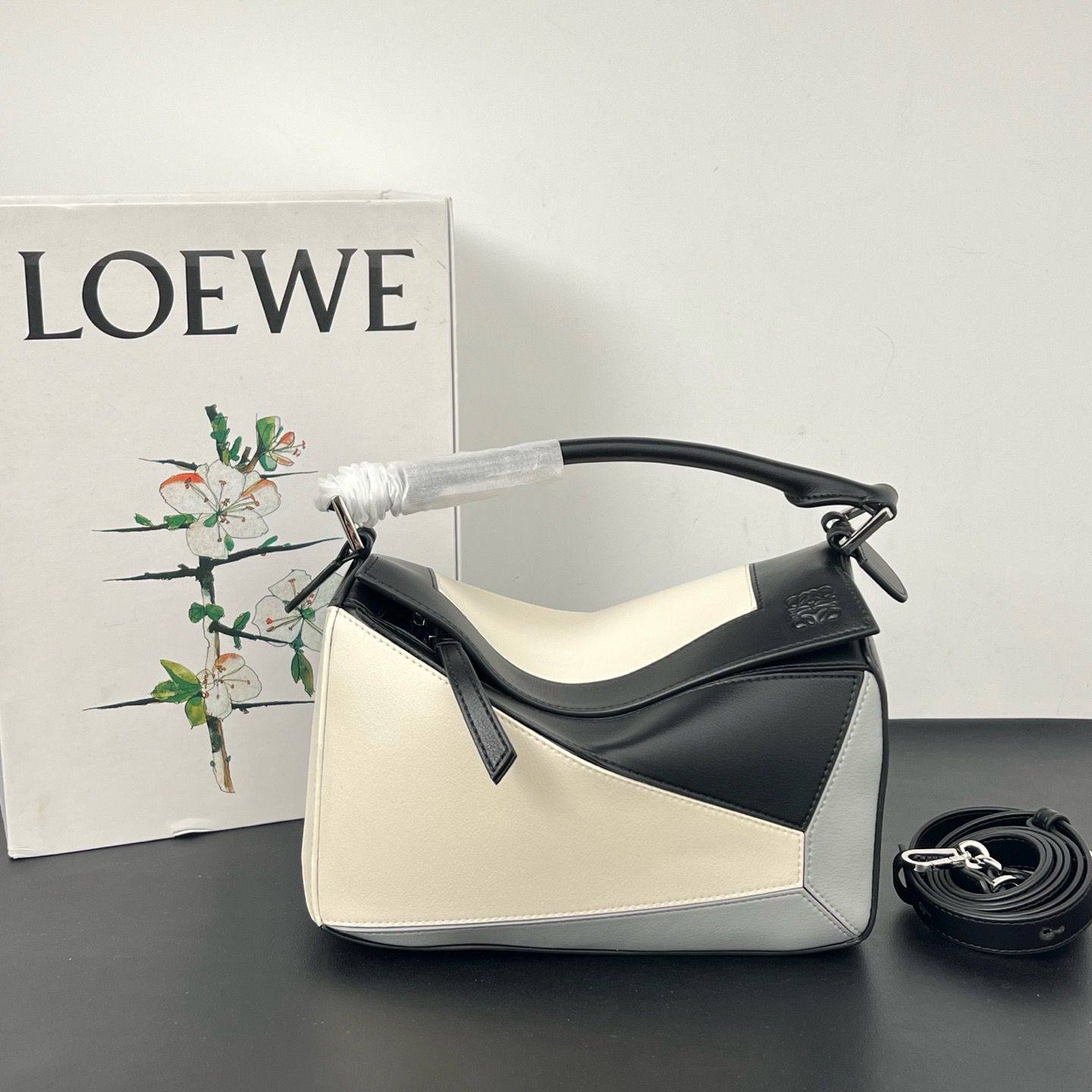 Loewe 
Master
320 dhs🌺
#23cm💕❤️💁‍♂️

Zain228
♥️♥️♥️