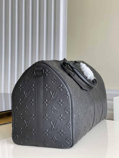 LV
TRAVEL BAG 🆕
PREMIUM QUALITY 💯
130 dhs✅

Zain28
♥️♥️♥️