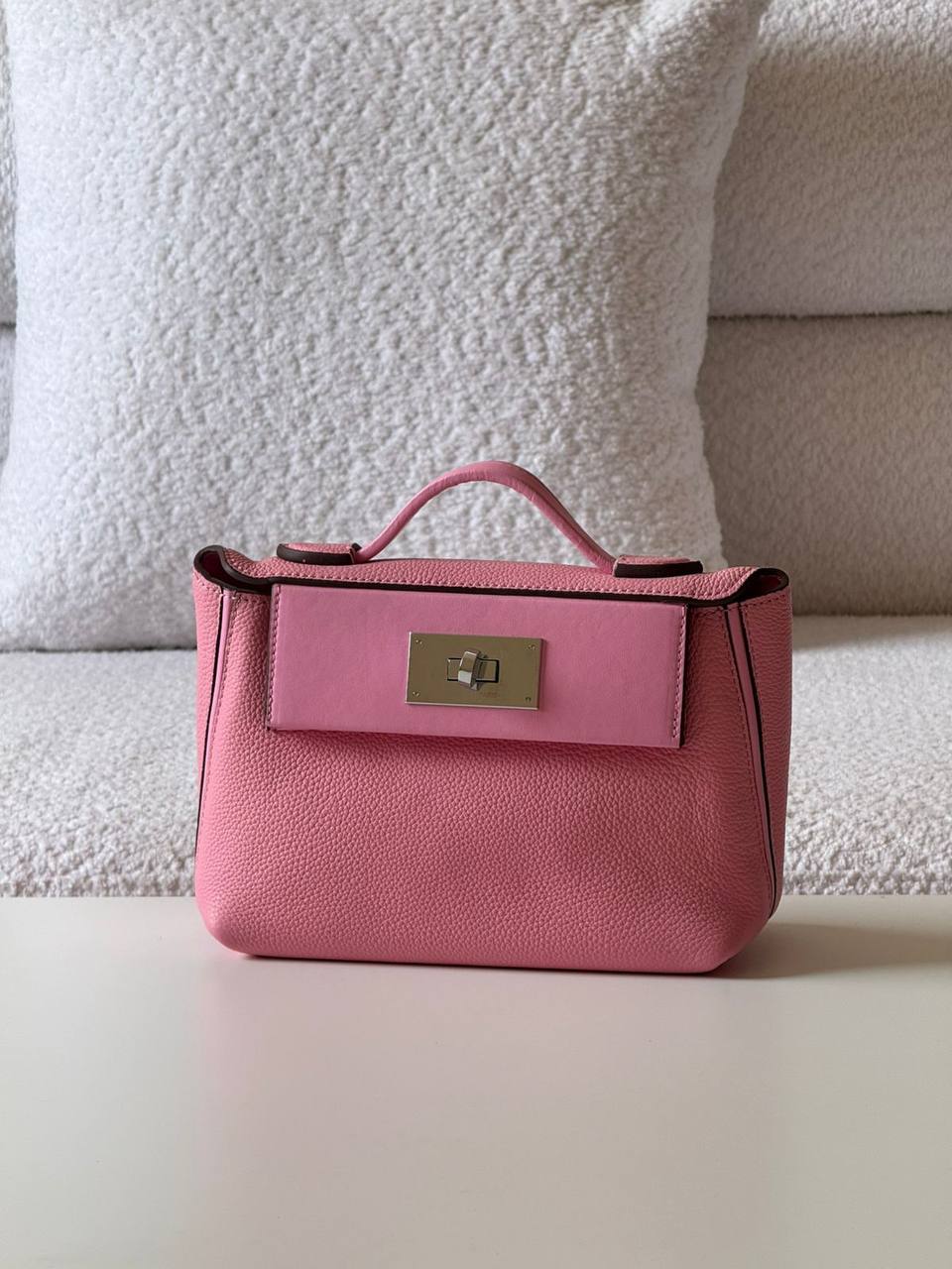 Hermes
Master

380 dhs✅

with box
🎁🎁🎁

Zain52
♥️♥️♥️