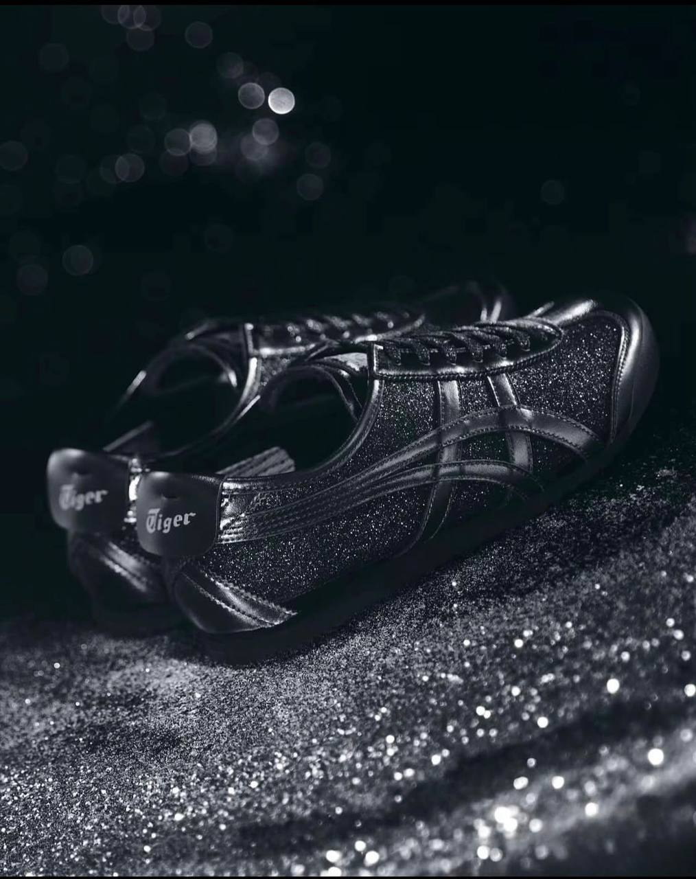 Onitsuka Tiger Mexico 66 Glitter pack , 
Size 36 to 45 , 
180 dhs✅

Zain196
♥️♥️♥️