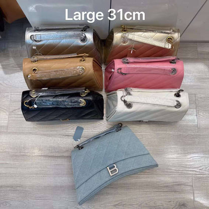 Balenciaga 
good quality.🌸
With Box.📦 
Size 20cm price 95 dhs✅
Size 25cm price 100 dhs✅
Size 31cm price 110 dhs✅

Zain107
♥️♥️♥️