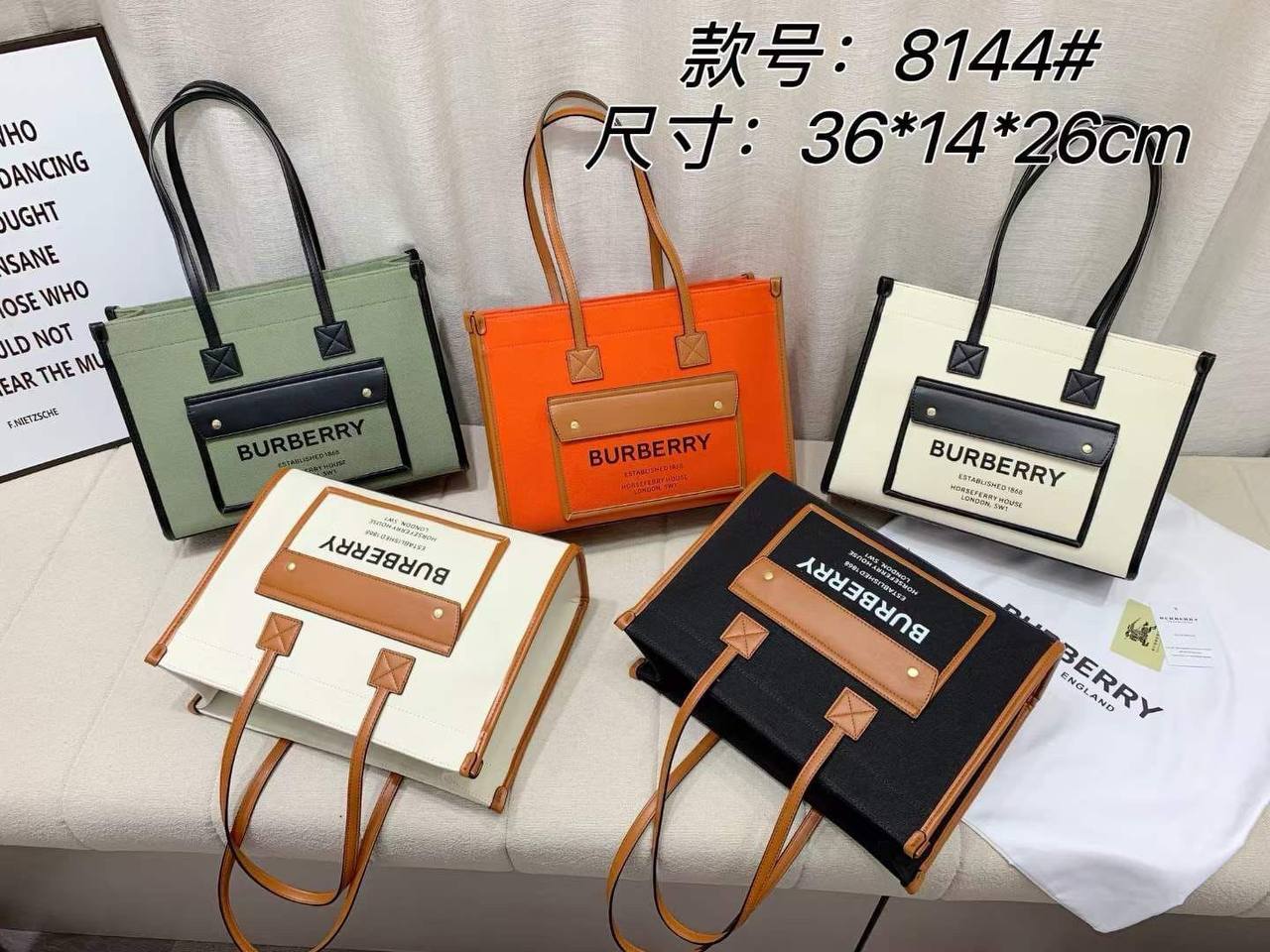 BURBERRY 

NEW CAME GOOD QUALITY 
110 dhs🌺

Zain39
♥️♥️♥️
