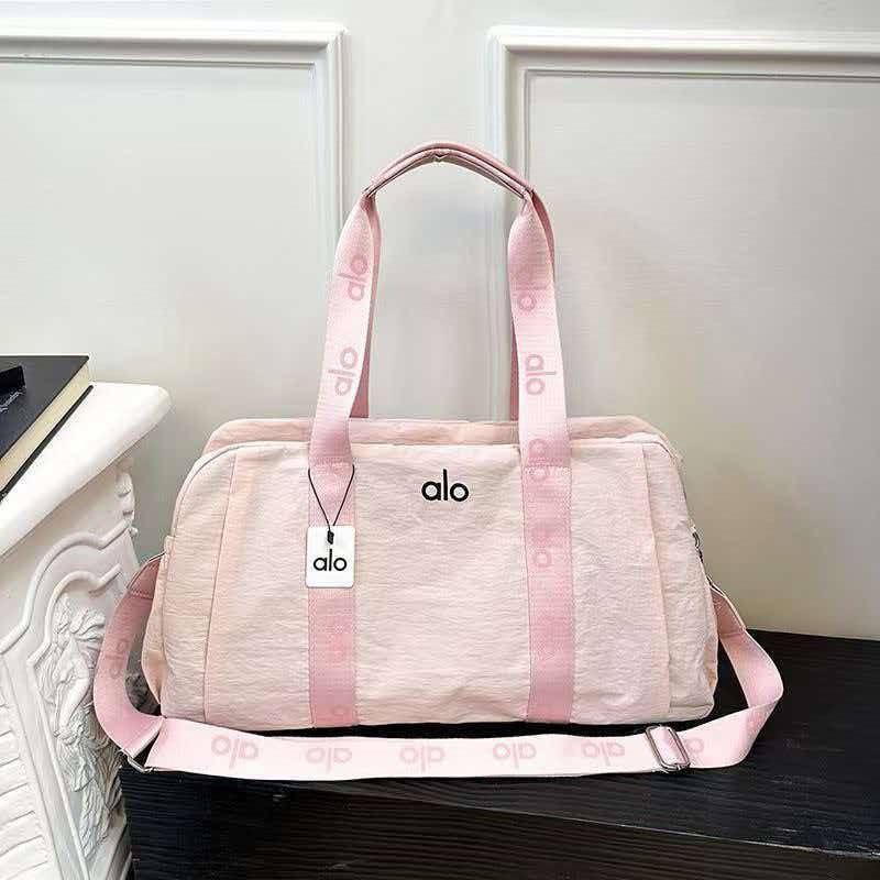 ALO  
Fashion bag
Good quality 
Size : 48 * 27 * 18 cm
80 dhs🇦🇪🇦🇪

Zain115
♥️♥️♥️
