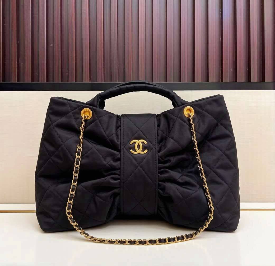 CHANEL 
COPY ONE 
150 dhs👑

Zain39
♥️♥️♥️