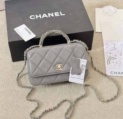 CHANEL

 NEW CAME GOOD QUALITY 
WITH BOX 
🎁🎁🎁

100 dhs🌺

Zain39
♥️♥️♥️