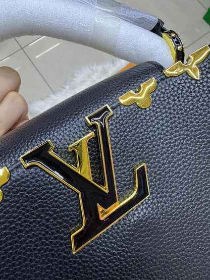 🌹 LV Capucenis 
1️⃣ First quality +🎁
Size : 25 * 18.5 cm
90 dhs🪙🌨️
with box🎁

Zain115
♥️♥️♥️