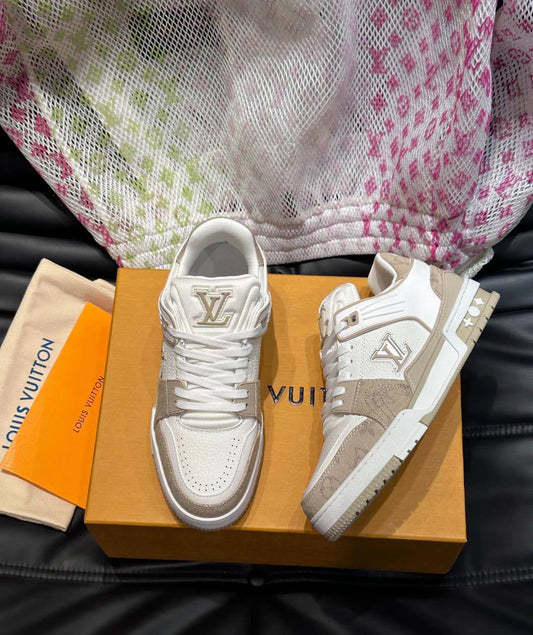 LV MEN SHOES 
115 dhs🪙🌨️
Size 40 TO 44

Zain40
♥️♥️♥️
