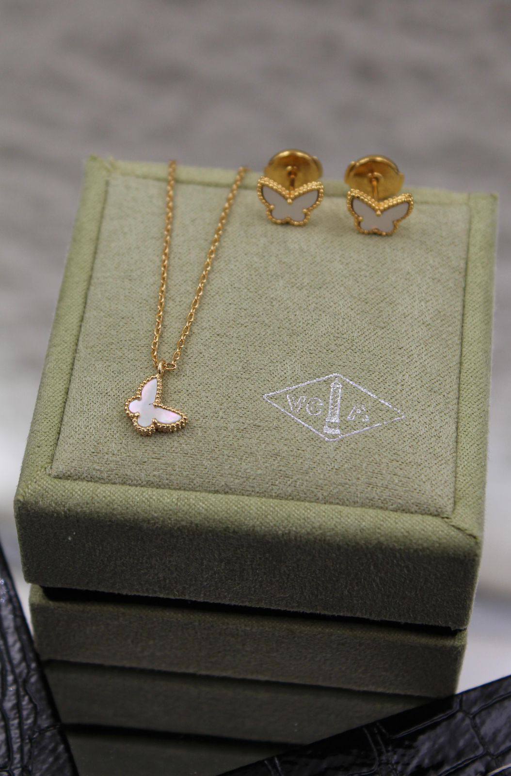 VCA
130 dhs❣️
with normal box
🎁🎁🎁

Zain209
♥️♥️♥️