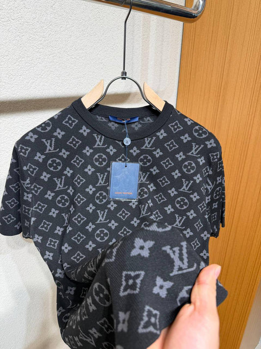 NEW LOUIS VUITTON

𝐒𝐔𝐏𝐄𝐑 𝐌𝐀𝐒𝐓𝐄𝐑 
SIZE: S,M,L,XL,XXL

320 dhs🇦🇪🇦🇪

Zain227
♥️♥️♥️
