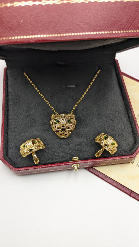 Cartier
*Master Quality* 
*Necklace & Earrings*
140 dhs✅ with Normal Box 🎁
160 dhs✅ with Good Box 🎁
210 dhs✅ with Master Box 🎁

Zain210
♥️♥️♥️