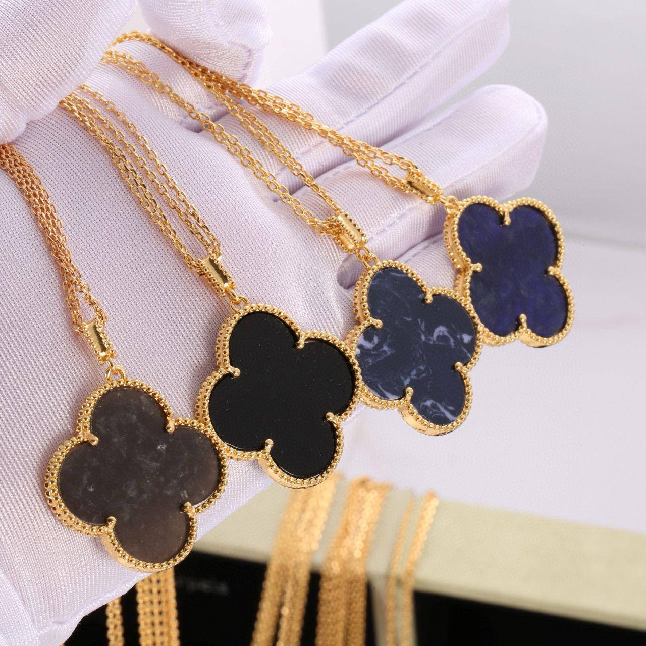 LONG NECKLACE 
VCA 💫✨
WITH BOX AND PAPER BAG🛍️🎁
65 DHS🇦🇪🇦🇪
EACH
BIG FLOWER

Zain89
♥️♥️♥️