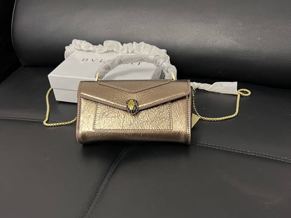 Bvlgari 
100 dhs🇦🇪🇦🇪

with box 
high quality

20 cm

Zain26
♥️♥️♥️