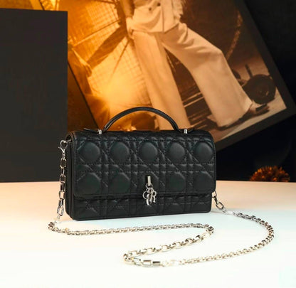 Dior
105 dhs🇦🇪🇦🇪
good-quality with box

Zain35
♥️♥️♥️