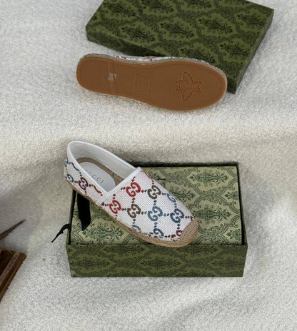 New.  Gucci shoes

   Size  .  36.  to 41

110 dhs💓

Zain80
♥️♥️♥️
