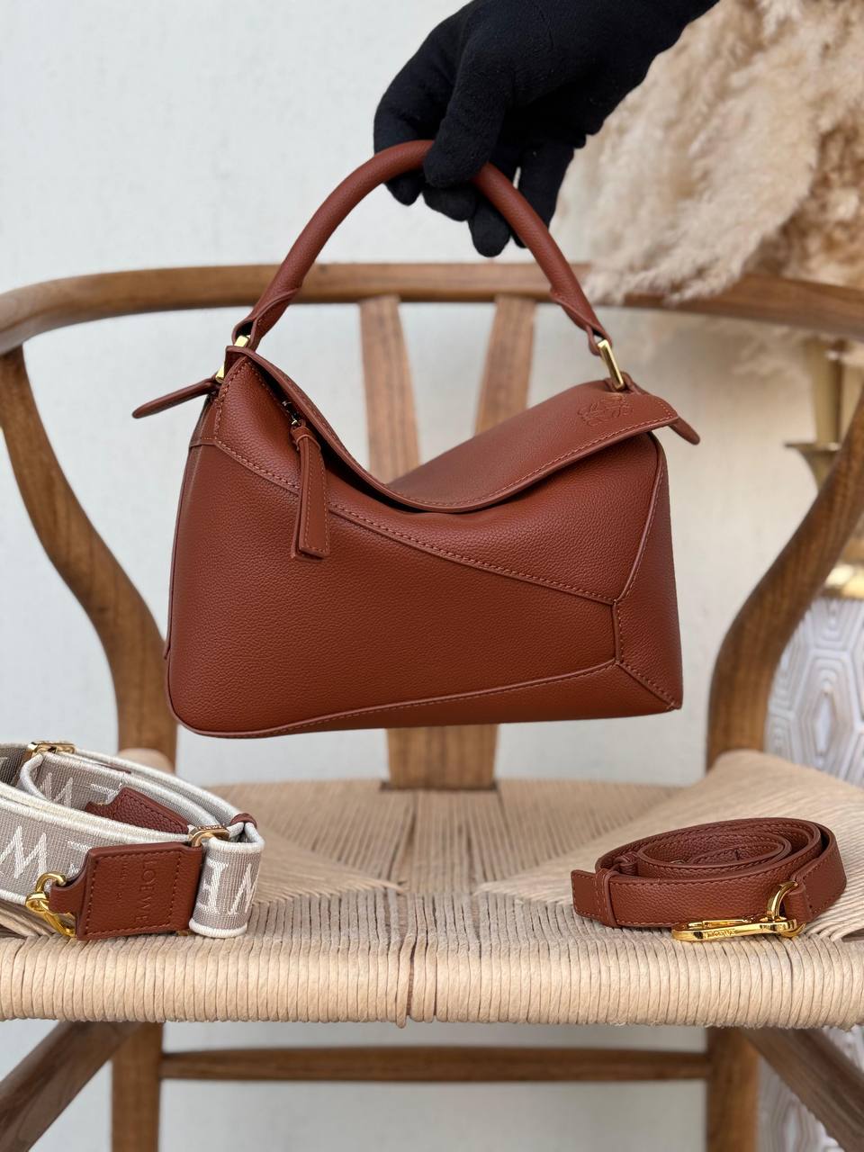 LOEWE
24cm
370 dhs✅
Top quality 
With box🎁

Zain167
♥️♥️♥️