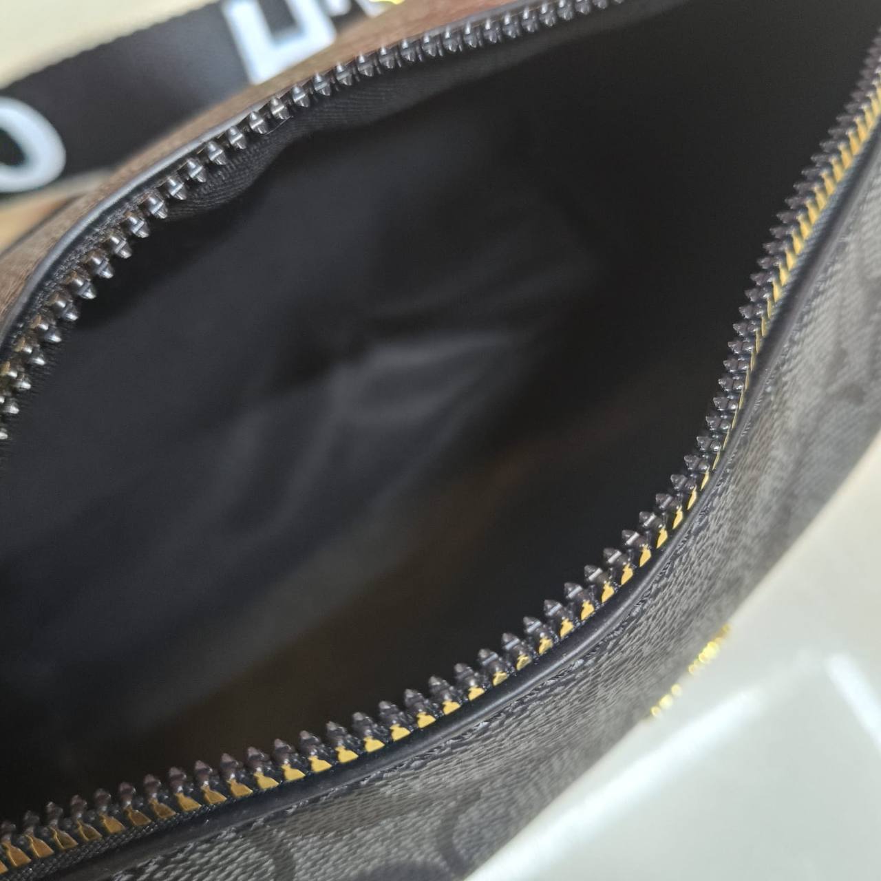 DIOR GUCCI COACH
LV
ᴅᴜғғʟᴇ ᴄʀᴏss ʙᴏᴅʏ ʙᴀɢ
ᴡɪᴛʜ ʟᴏɴɢ ᴛʀɪᴍ sᴛʀᴀᴘ
ɢᴏʟᴅ ʜᴀʀᴅᴡᴀʀᴇ
sɪᴢᴇ : 19 cm

70 dhs🇦🇪🇦🇪

Zain31
♥️♥️♥️