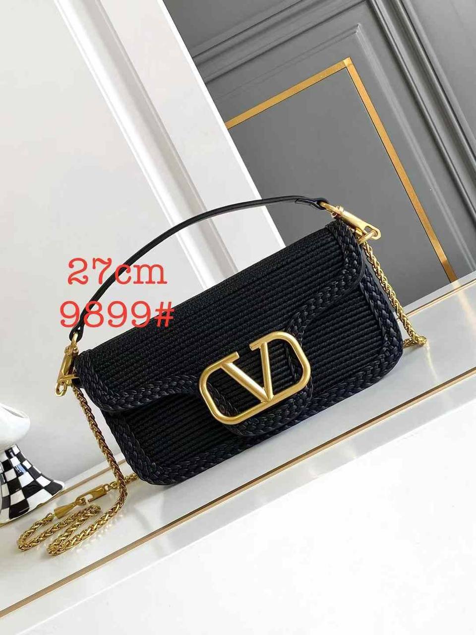 Valentino 
Master
320 dhs✅

Zain153
♥️♥️♥️