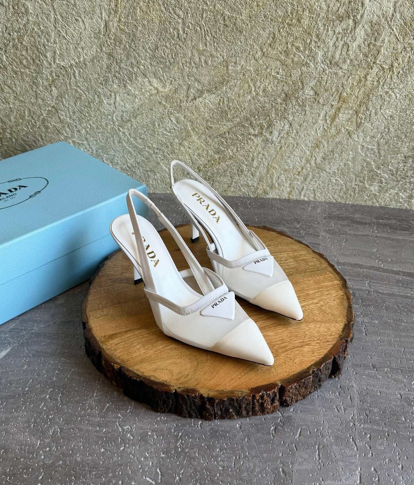PRADA 
SuperMaster Quality 💯
450 dhs✅
Size: 36-41💥

Zain171
♥️♥️♥️