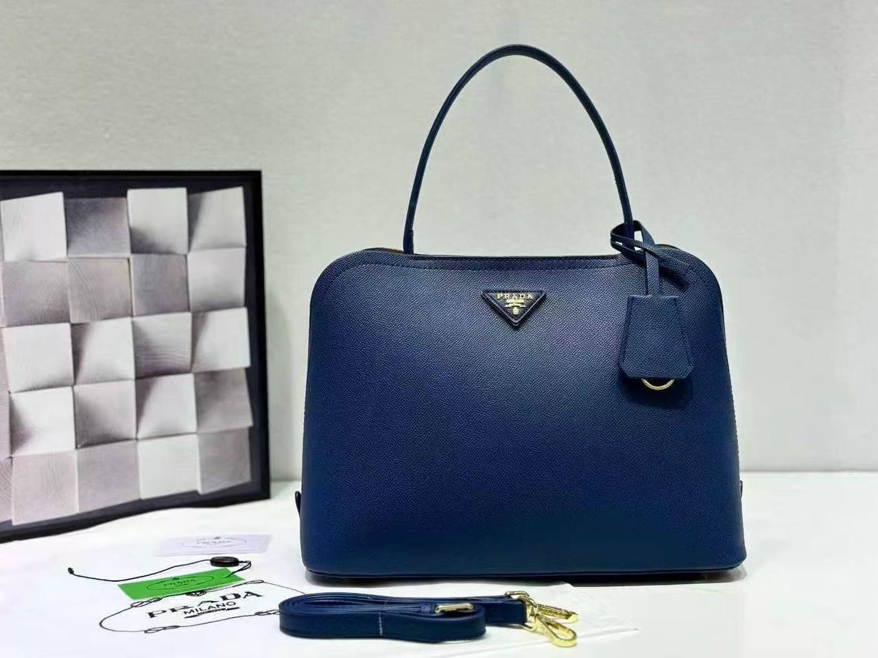 PRADA 
HIGH QUALITY 
120 dhs✅

Zain295
♥️♥️♥️